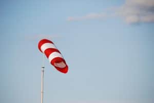 Rood/witte windvanen/windzakken